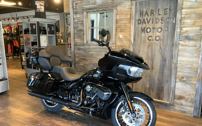 Harley-Davidson® Road Glide Limited 2026 FLTRXL Vivid Black Black Trim