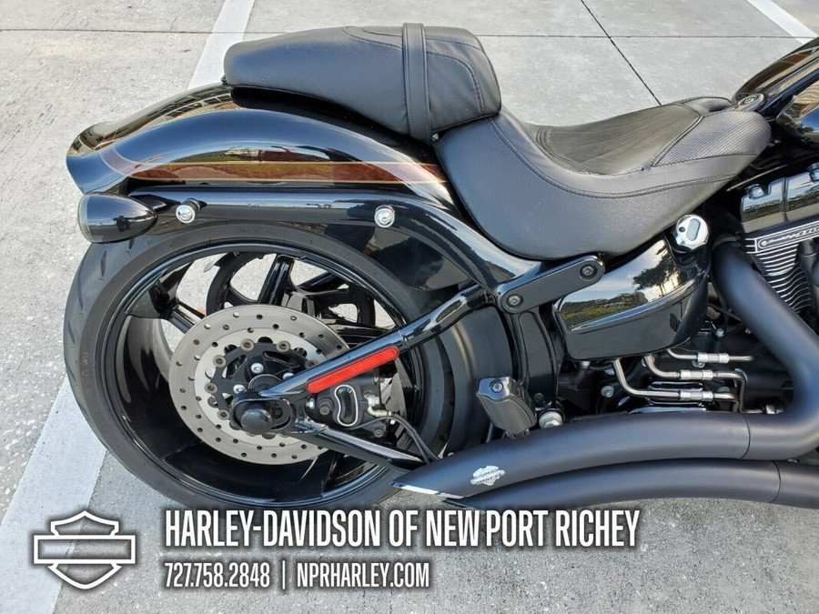 2017 Harley-Davidson CVO™ Pro Street Breakout