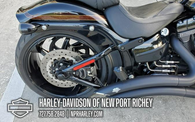 2017 Harley-Davidson CVO™ Pro Street Breakout