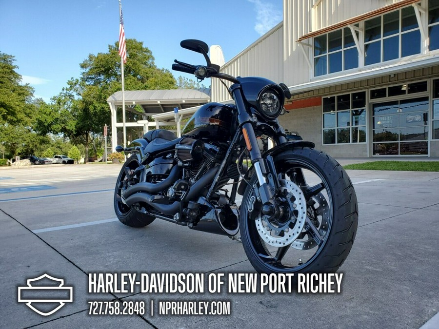 2017 Harley-Davidson CVO™ Pro Street Breakout