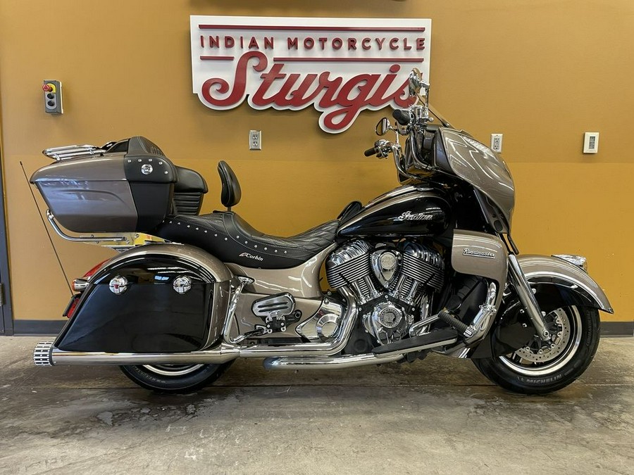 2018 Indian Motorcycle® Roadmaster® ABS Polish.Bronze Over Thund.Black w/Silver Pinst.