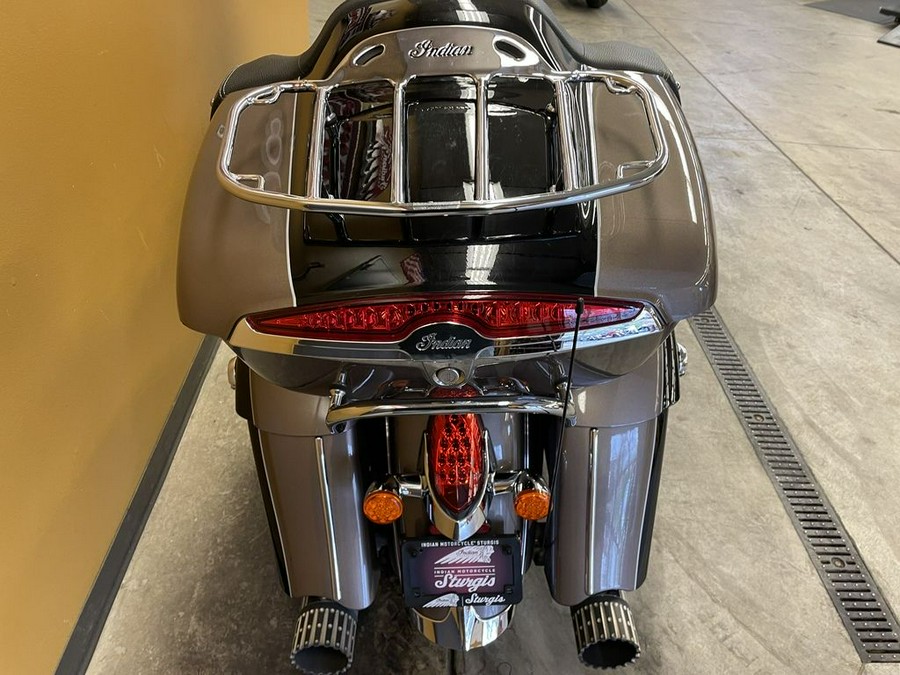 2018 Indian Motorcycle® Roadmaster® ABS Polish.Bronze Over Thund.Black w/Silver Pinst.