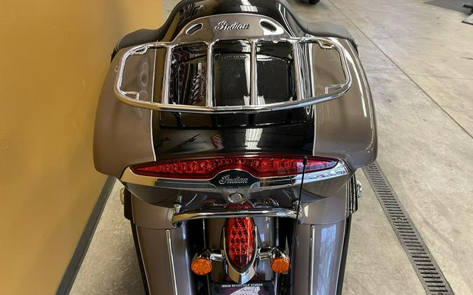 2018 Indian Motorcycle® Roadmaster® ABS Polish.Bronze Over Thund.Black w/Silver Pinst.