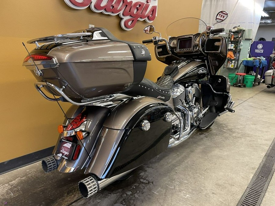 2018 Indian Motorcycle® Roadmaster® ABS Polish.Bronze Over Thund.Black w/Silver Pinst.