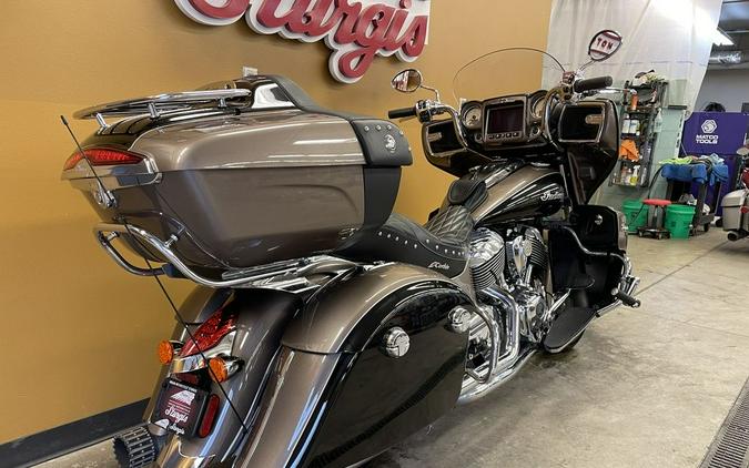 2018 Indian Motorcycle® Roadmaster® ABS Polish.Bronze Over Thund.Black w/Silver Pinst.