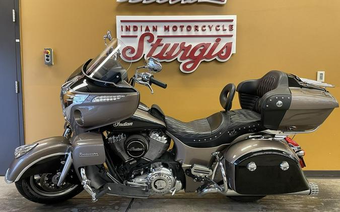 2018 Indian Motorcycle® Roadmaster® ABS Polish.Bronze Over Thund.Black w/Silver Pinst.