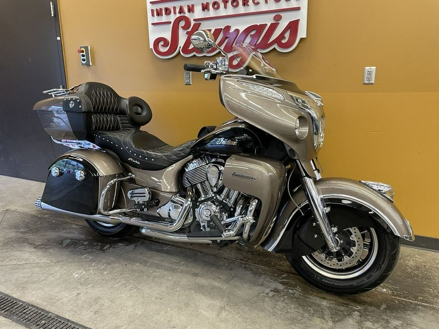 2018 Indian Motorcycle® Roadmaster® ABS Polish.Bronze Over Thund.Black w/Silver Pinst.