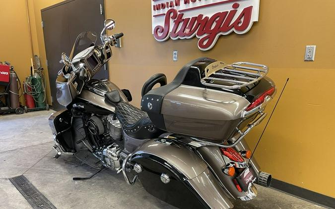 2018 Indian Motorcycle® Roadmaster® ABS Polish.Bronze Over Thund.Black w/Silver Pinst.