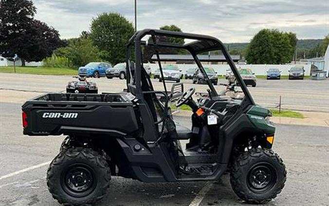 2023 Can-Am Defender HD7