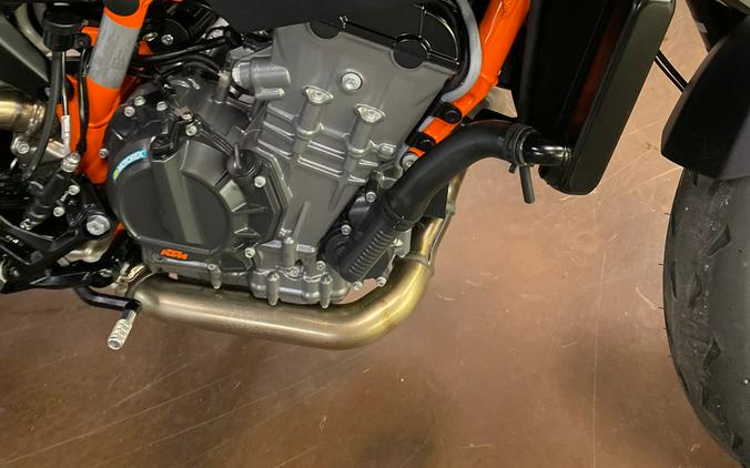 2023 KTM 890 Duke R