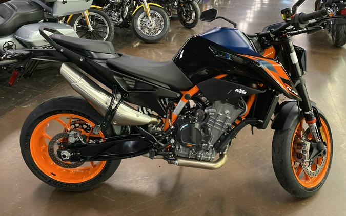 2023 KTM 890 Duke R