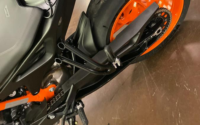 2023 KTM 890 Duke R