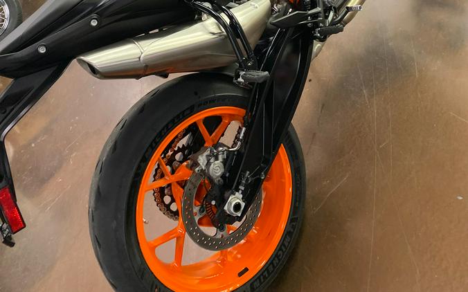 2023 KTM 890 Duke R