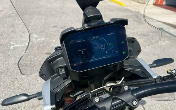 2025 Moto Guzzi V85 TT Travel