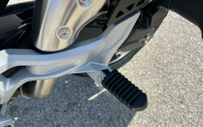 2025 Moto Guzzi V85 TT Travel