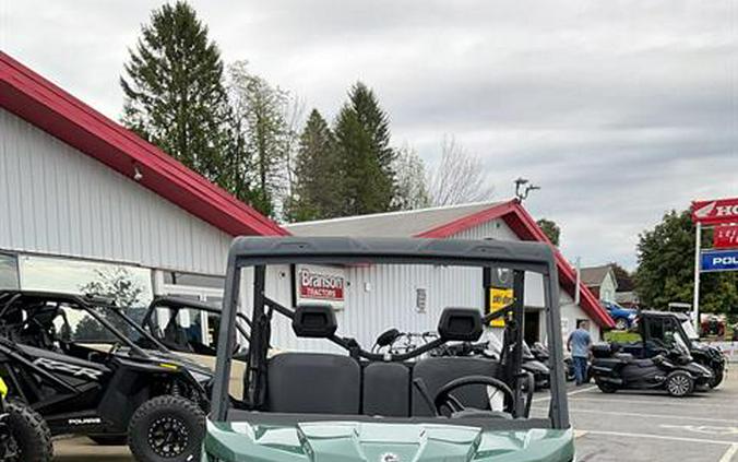 2023 Can-Am Defender HD7