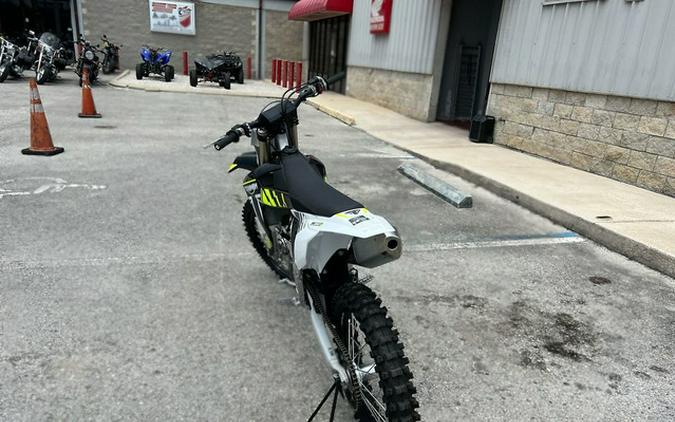 2025 Triumph TF 250-X Jet BlackPure White