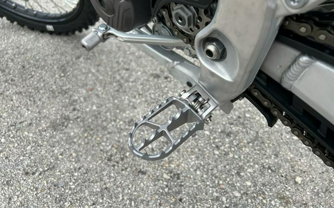 2025 Triumph TF 250-X Jet BlackPure White