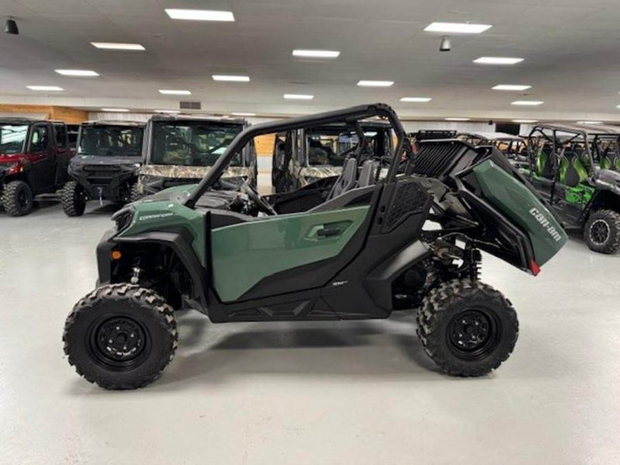 2026 Can-Am® Commander DPS 700