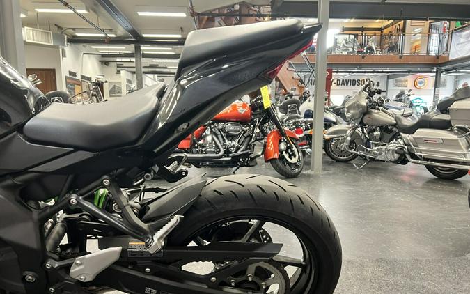 2024 Kawasaki NINJA® ZX™-4RR ABS Metallic Spark Black