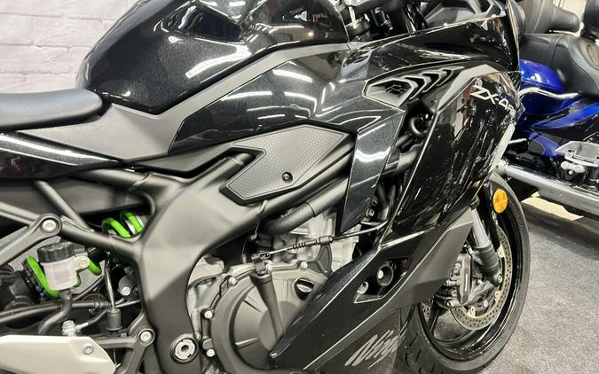 2024 Kawasaki NINJA® ZX™-4RR ABS Metallic Spark Black