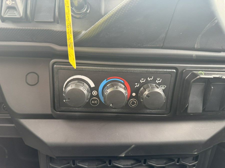 2026 Can-Am Defender MAX Limited HD11