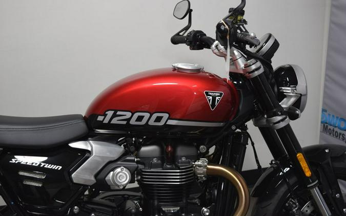 2025 Triumph Speed Twin 1200 Crystal White/Sapphire Black CRYSTAL WHITE SAPPHIRE BLACK
