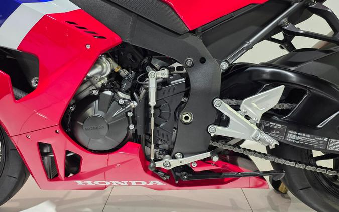 2025 Honda CBR1000RR-R Fireblade SP