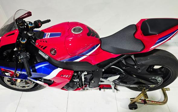 2025 Honda CBR1000RR-R Fireblade SP