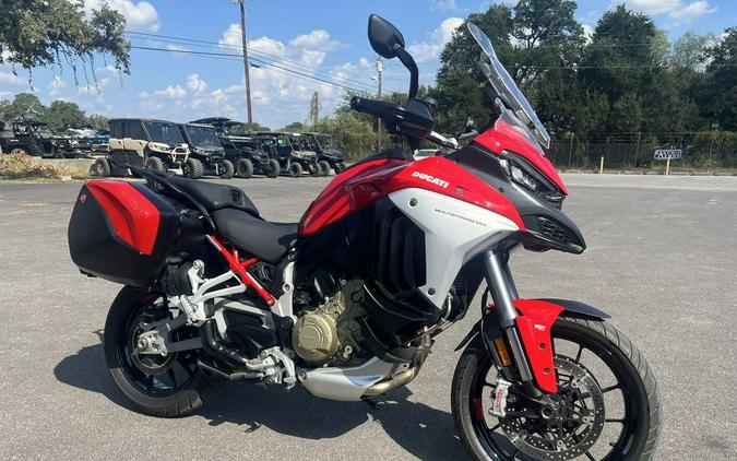 2022 Ducati Multistrada V4S Ducati Red / Alloy Wheels