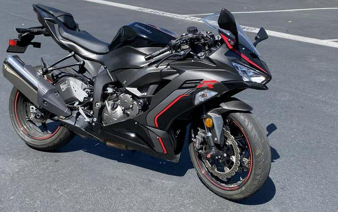 2022 Kawasaki Ninja® ZX™-6R Metallic Matte Graphenesteel Gray/Metallic Black