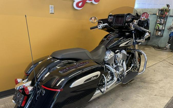 2021 Indian Motorcycle® Chieftain® Limited Thunder Black Pearl
