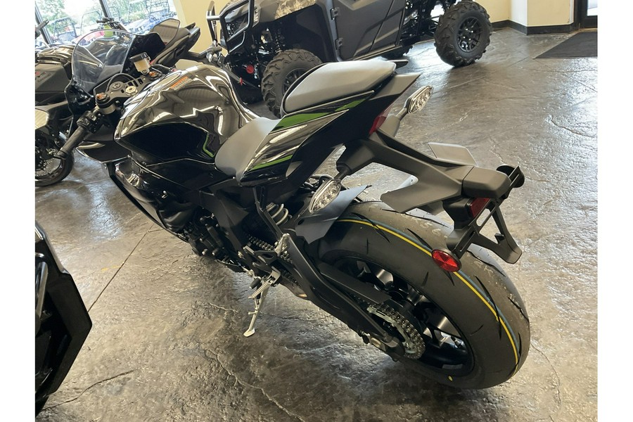 2024 Yamaha YZFR1R1B