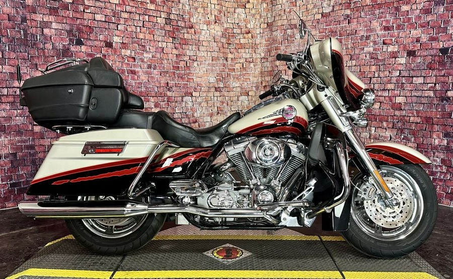 2006 Harley-Davidson® FLHTCUSE - Ultra Classic® Electra Glide® Screamin' Eagle®