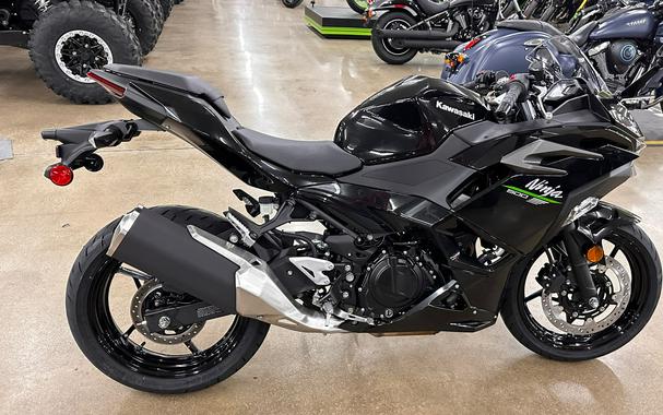 2024 Kawasaki Ninja 500 Base