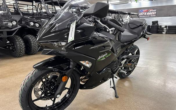 2024 Kawasaki Ninja 500 Base