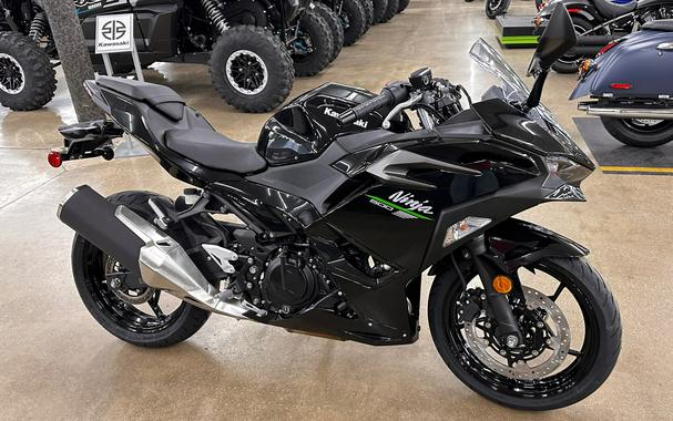 2024 Kawasaki Ninja 500 Base