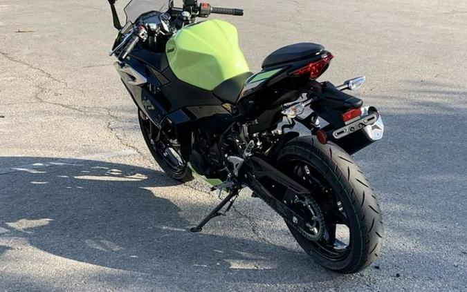 2026 Kawasaki Ninja® 500 ABS Metallic Yellowish Green/Ebony