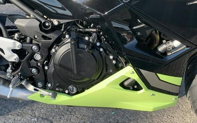 2026 Kawasaki Ninja® 500 ABS Metallic Yellowish Green/Ebony