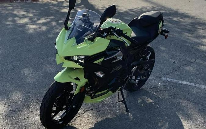 2026 Kawasaki Ninja® 500 ABS Metallic Yellowish Green/Ebony
