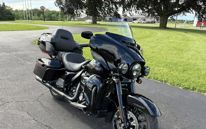 2023 Harley-Davidson® Ultra Limited Vivid Black - Black Finish