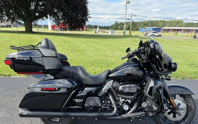 2023 Harley-Davidson® Ultra Limited Vivid Black - Black Finish
