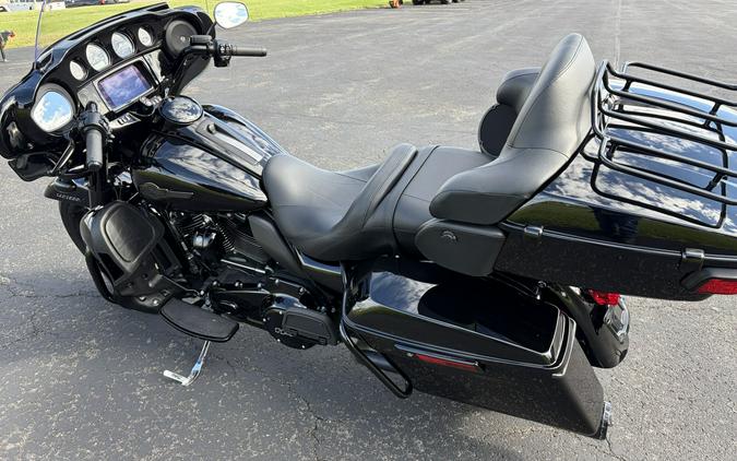 2023 Harley-Davidson® Ultra Limited Vivid Black - Black Finish