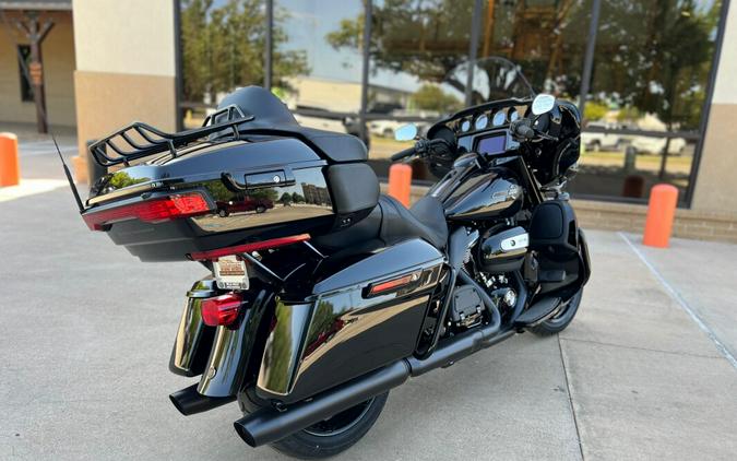 2023 Harley-Davidson® Ultra Limited Black