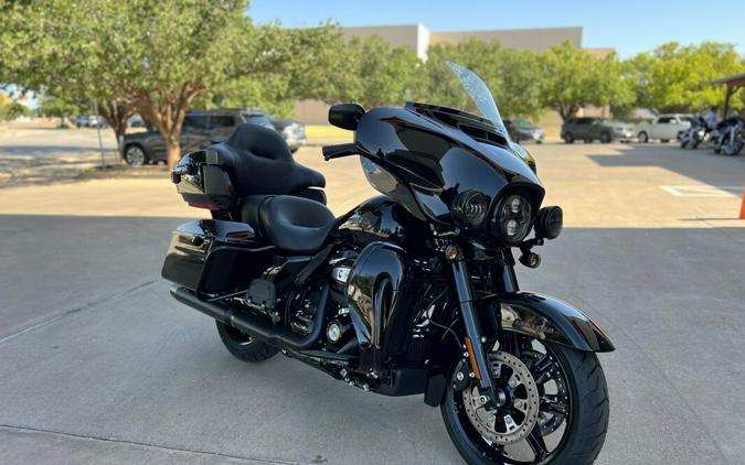 2023 Harley-Davidson® Ultra Limited Black