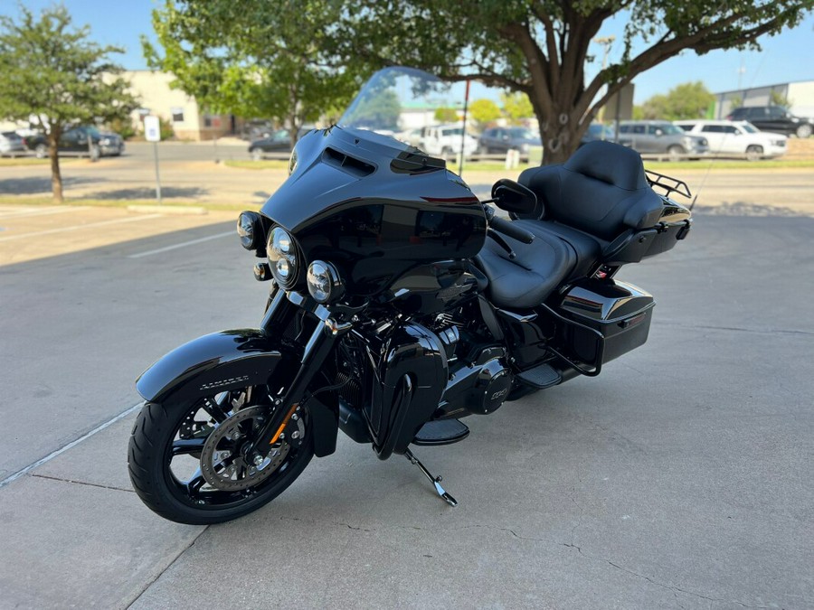 2023 Harley-Davidson® Ultra Limited Black