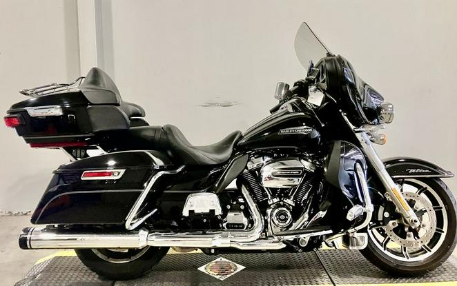 2017 Harley-Davidson® FLHTCU - Electra Glide® Ultra Classic®