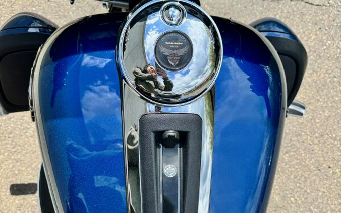 2018 FLHTCUTG Tri Glide® Ultra