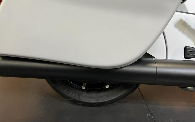 2026 Indian Motorcycle® Springfield ® Dark Horse® Ghost White Metallic Smoke