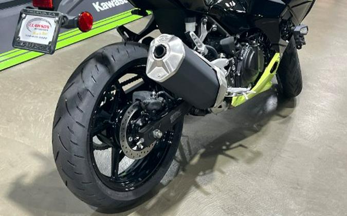 2026 Kawasaki Ninja® 500 SE ABS